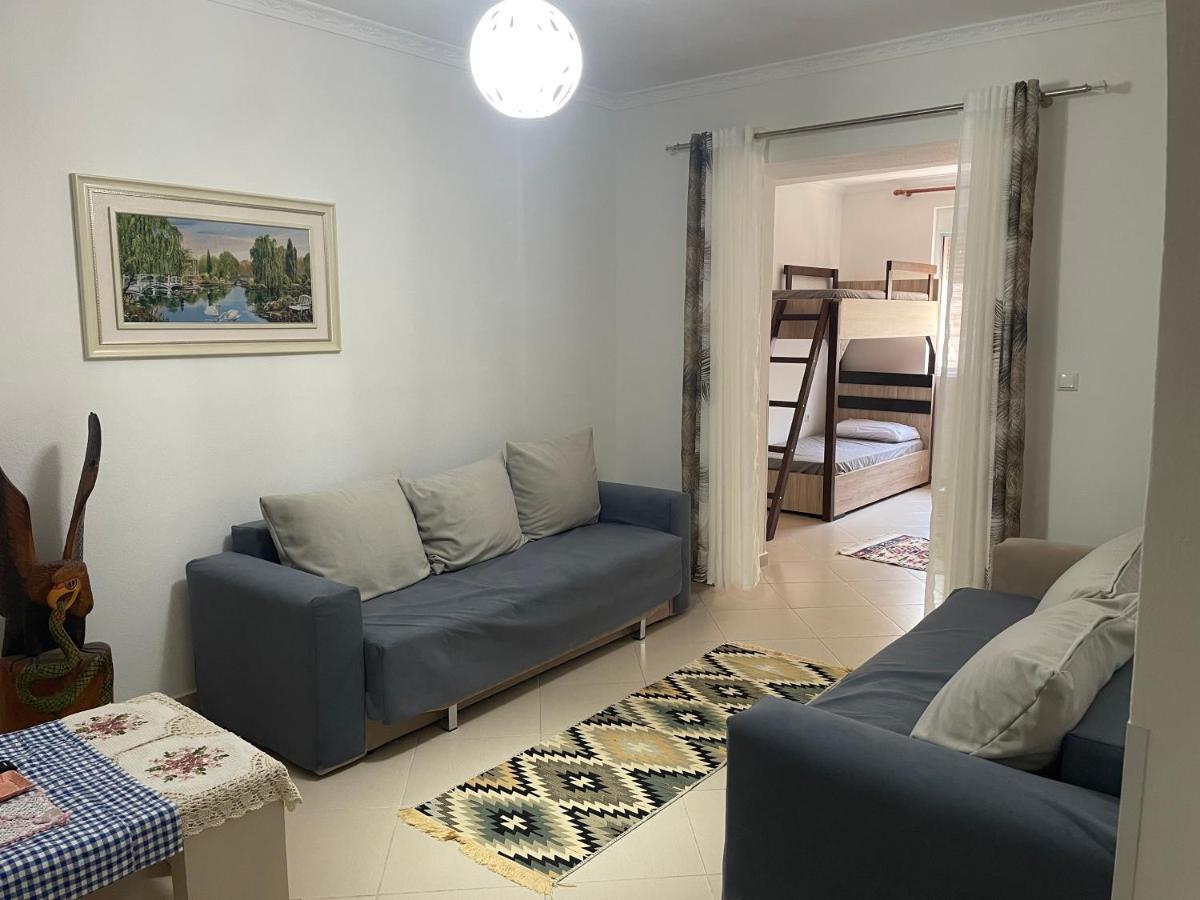 Guest House Taverna Laberia 3 Гірокастра Екстер'єр фото
