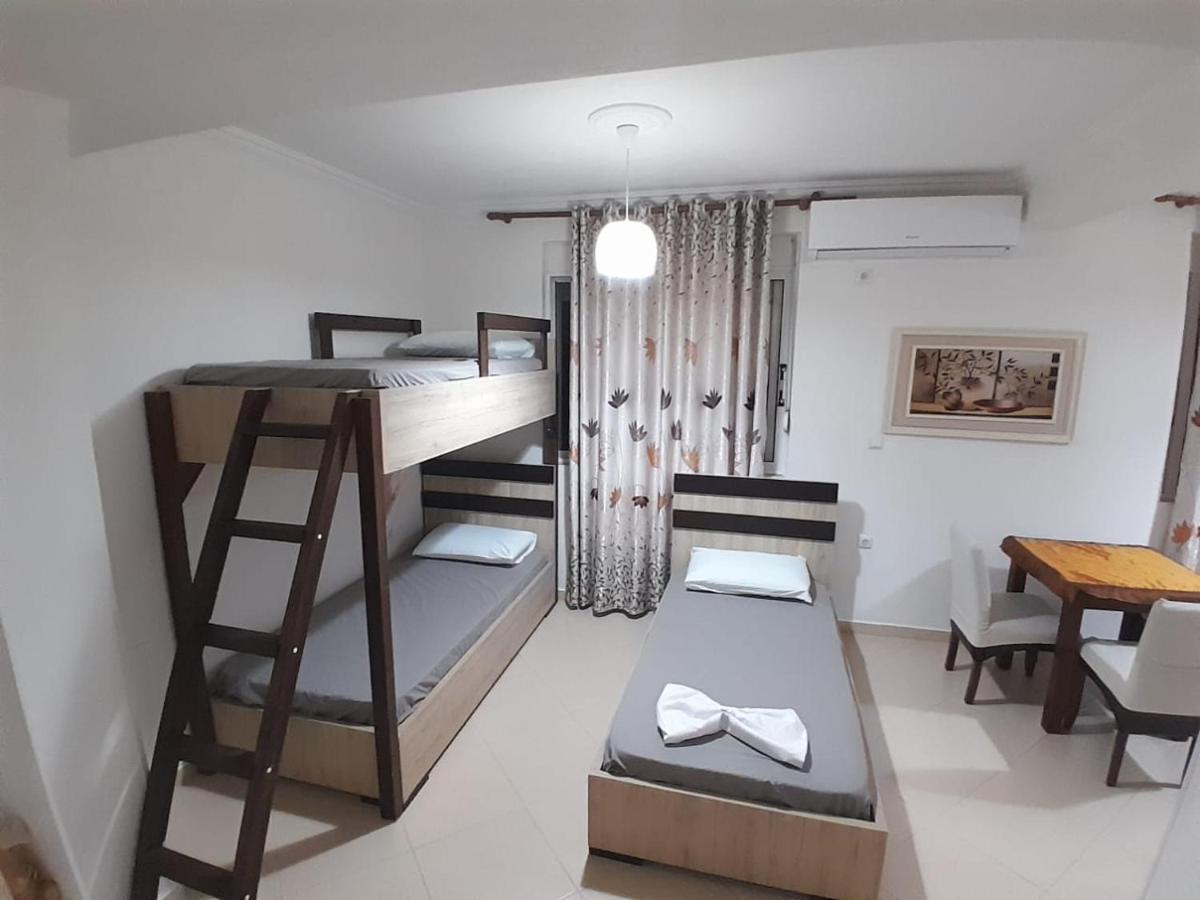 Guest House Taverna Laberia 3 Гірокастра Екстер'єр фото